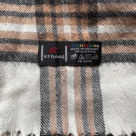 🌻 4/$25 V. Fraas Cashmink Ivory Plaid Scarf - Picture 4 of 5